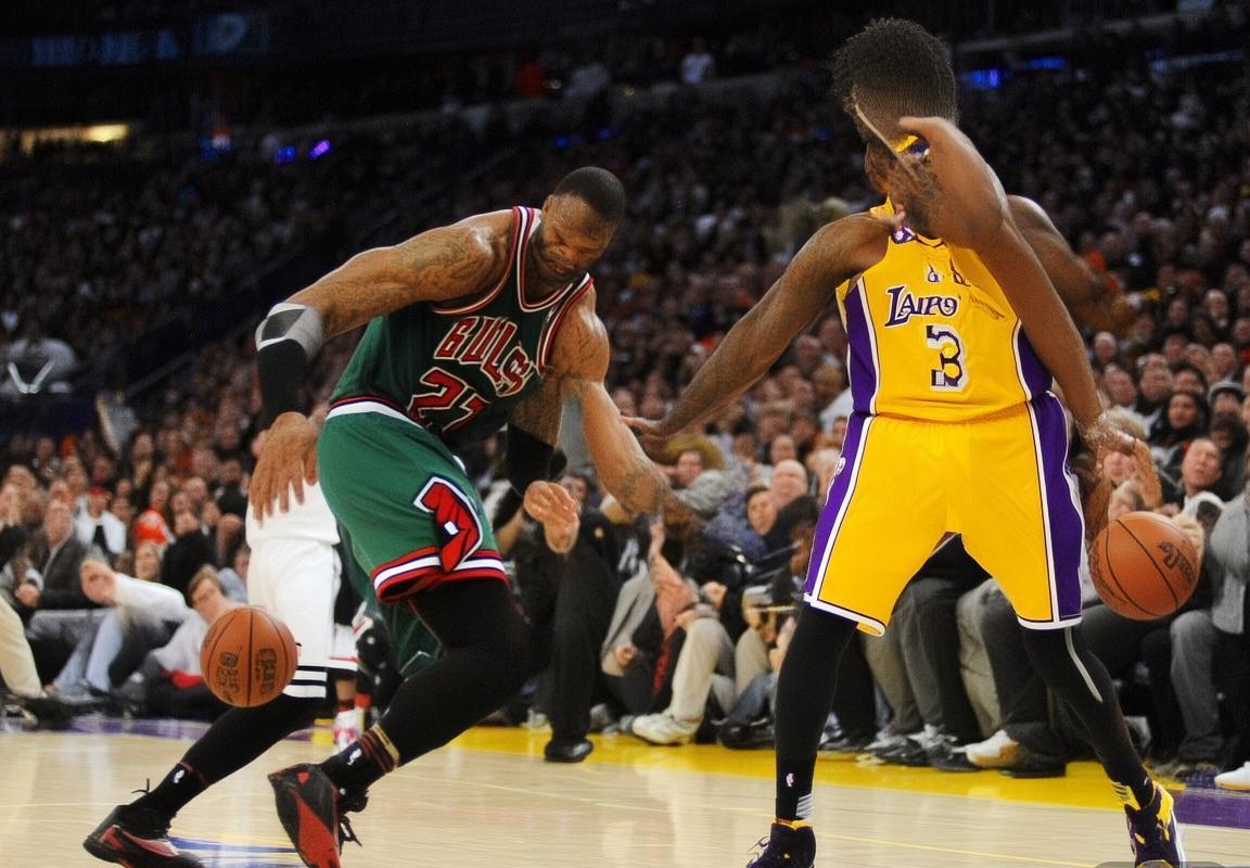 2013年湖人VS公牛：巅峰对决篮球盛宴回顾(图1)