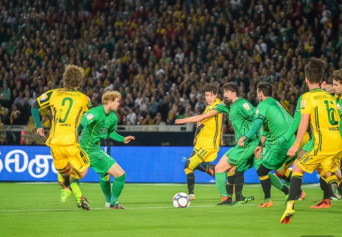 2016中超巅峰对决：上港VS亚泰精彩回顾与战术解析(图2)